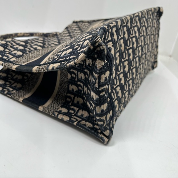 Dior Womens Medium Dior Book Tote Bag Oblique Motif Cotton Ercu/Blue Pre-Owned - Picture 7 of 15